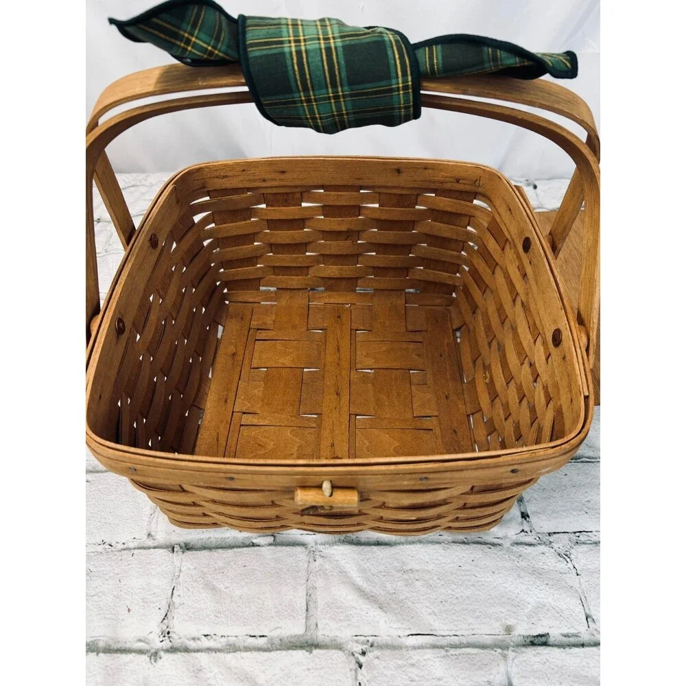 1988 Longaberger Small Picnic Basket w/Holiday Liner & Riser 12